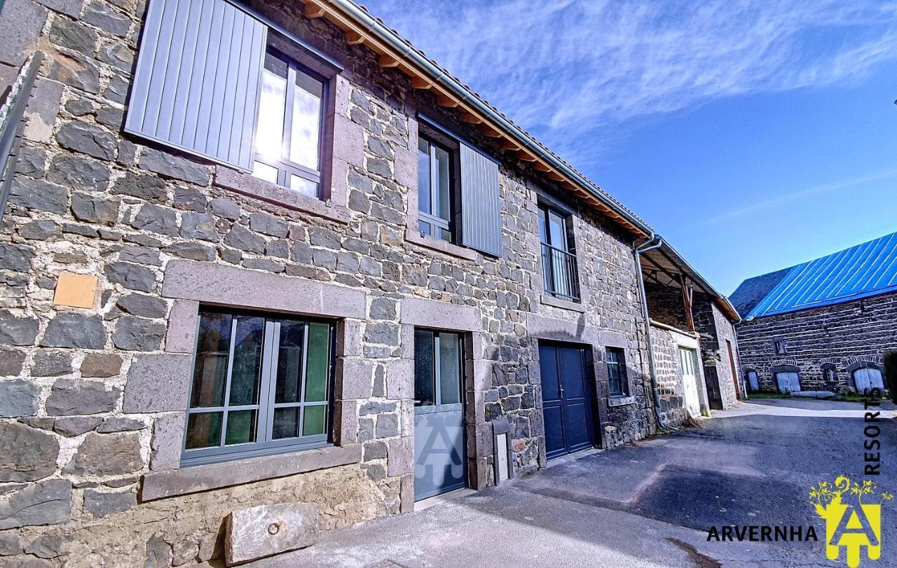 Gite Des Pierres Bleues Saint-Genès-Champanelle Exteriör bild