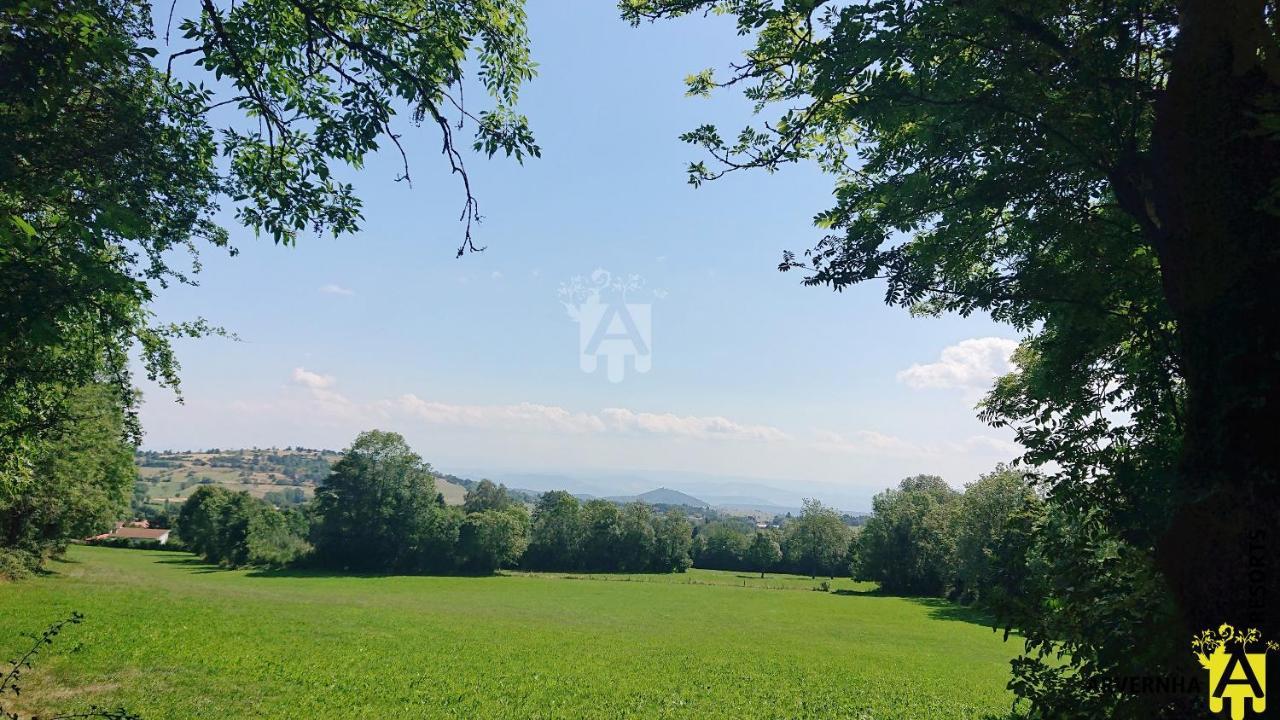 Gite Des Pierres Bleues Saint-Genès-Champanelle Exteriör bild